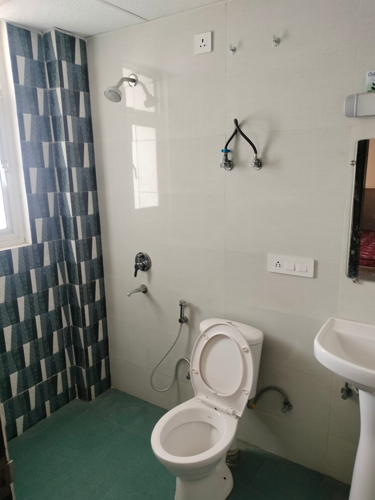 Bathroom, omaxe-the-palace 3 Bedroom 1550 Sq.Ft. Apartment In Gomti Nagar Lucknow 8702501