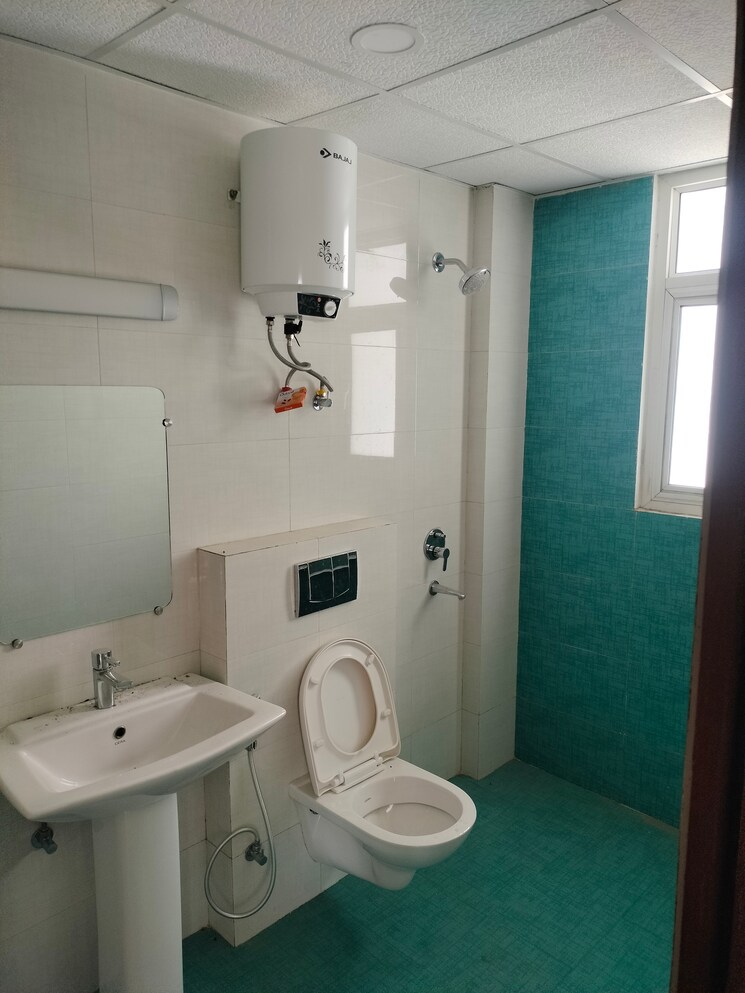 Bathroom, omaxe-the-palace 3 Bedroom 1550 Sq.Ft. Apartment In Gomti Nagar Lucknow 8702501
