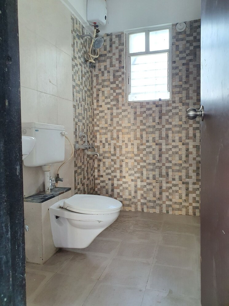 Bathroom, mantra-99-riverfront 3 Bedroom 939 Sq.Ft. Apartment In Baner Pune 8702497