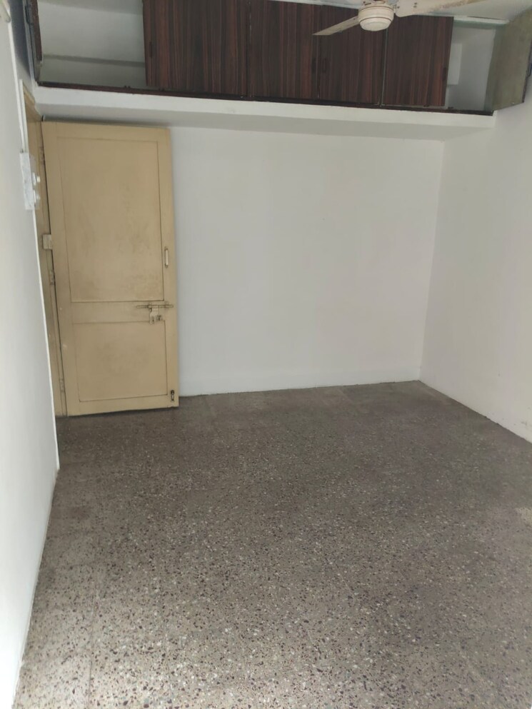 Room, somwar peth 3 Bedroom 1000 Sq.Ft. Apartment In Somwar Peth Pune 8702543