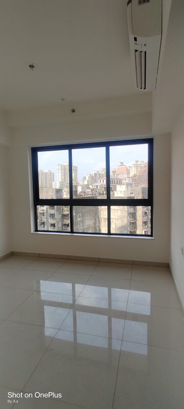 Room in 2 BHK Apartment at Shapoorji Pallonji Vicinia, Powai – for Rent