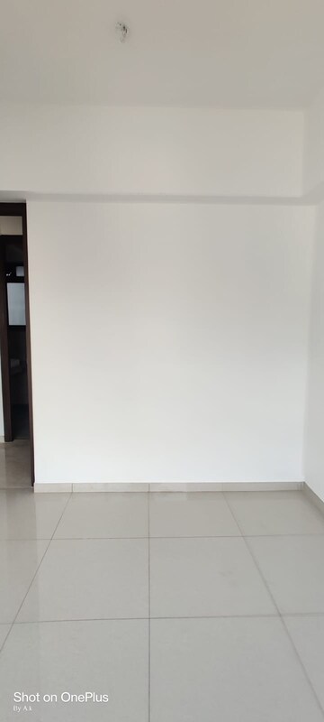 Room in 2 BHK Apartment at Shapoorji Pallonji Vicinia, Powai – for Rent