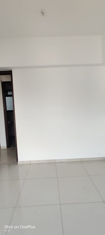 Room in 2 BHK Apartment at Shapoorji Pallonji Vicinia, Powai – for Rent