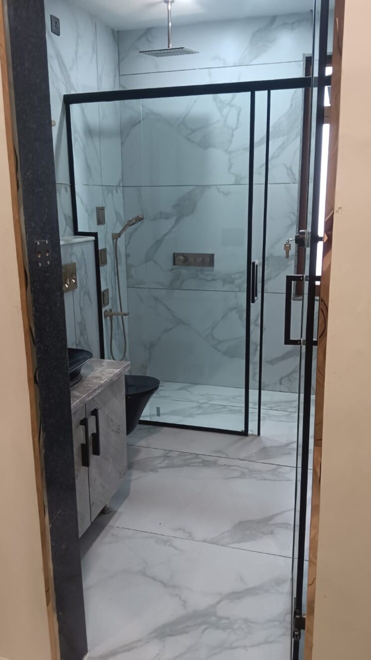 Bathroom, unitech-arcadia 4 Bedroom 3700 Sq.Ft. Builder Floor In South City 2 Gurgaon 8702586