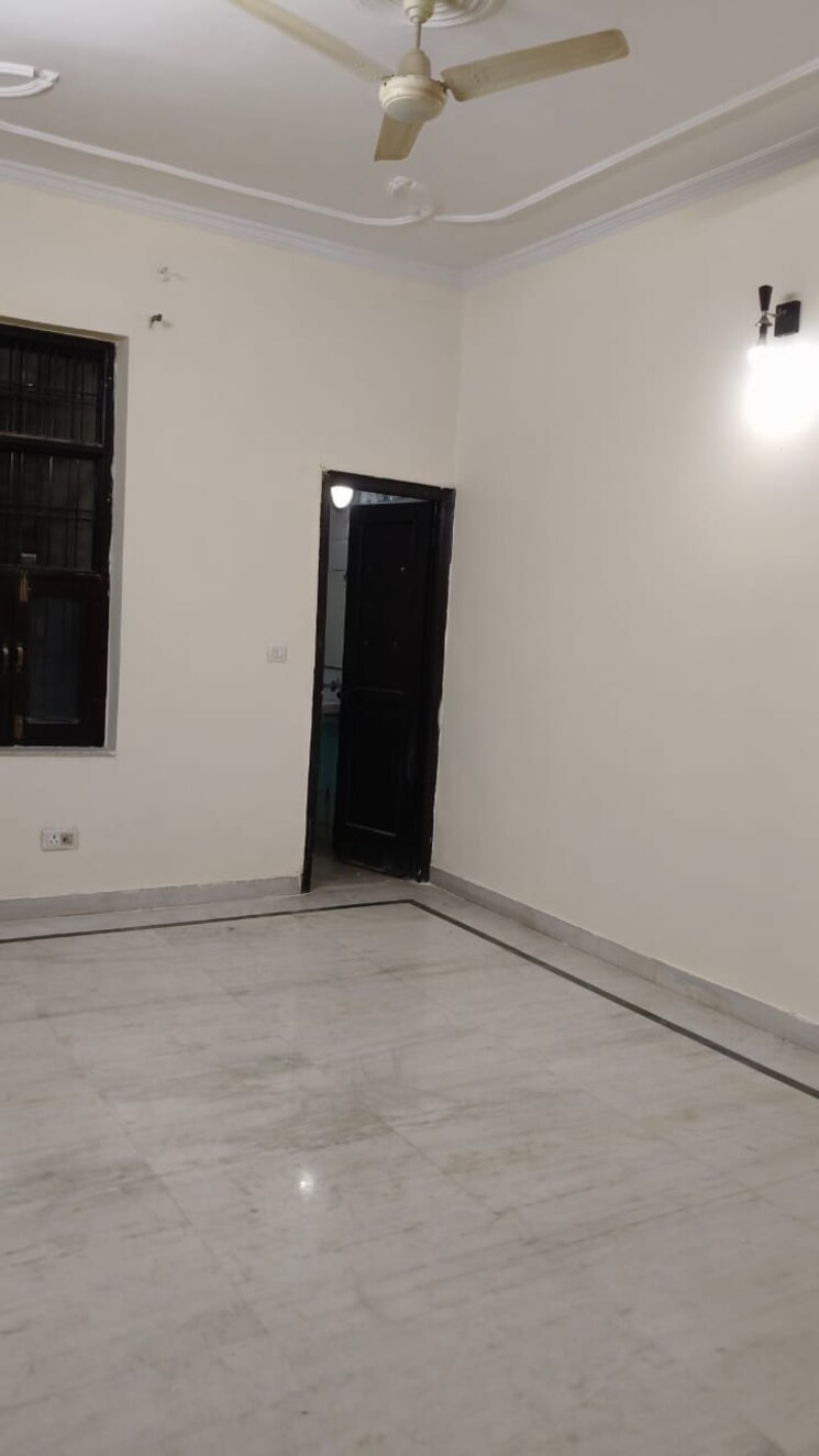 Room, sector 16 3 Bedroom 3150 Sq.Ft. Independent House In Sector 16 Faridabad 8702557