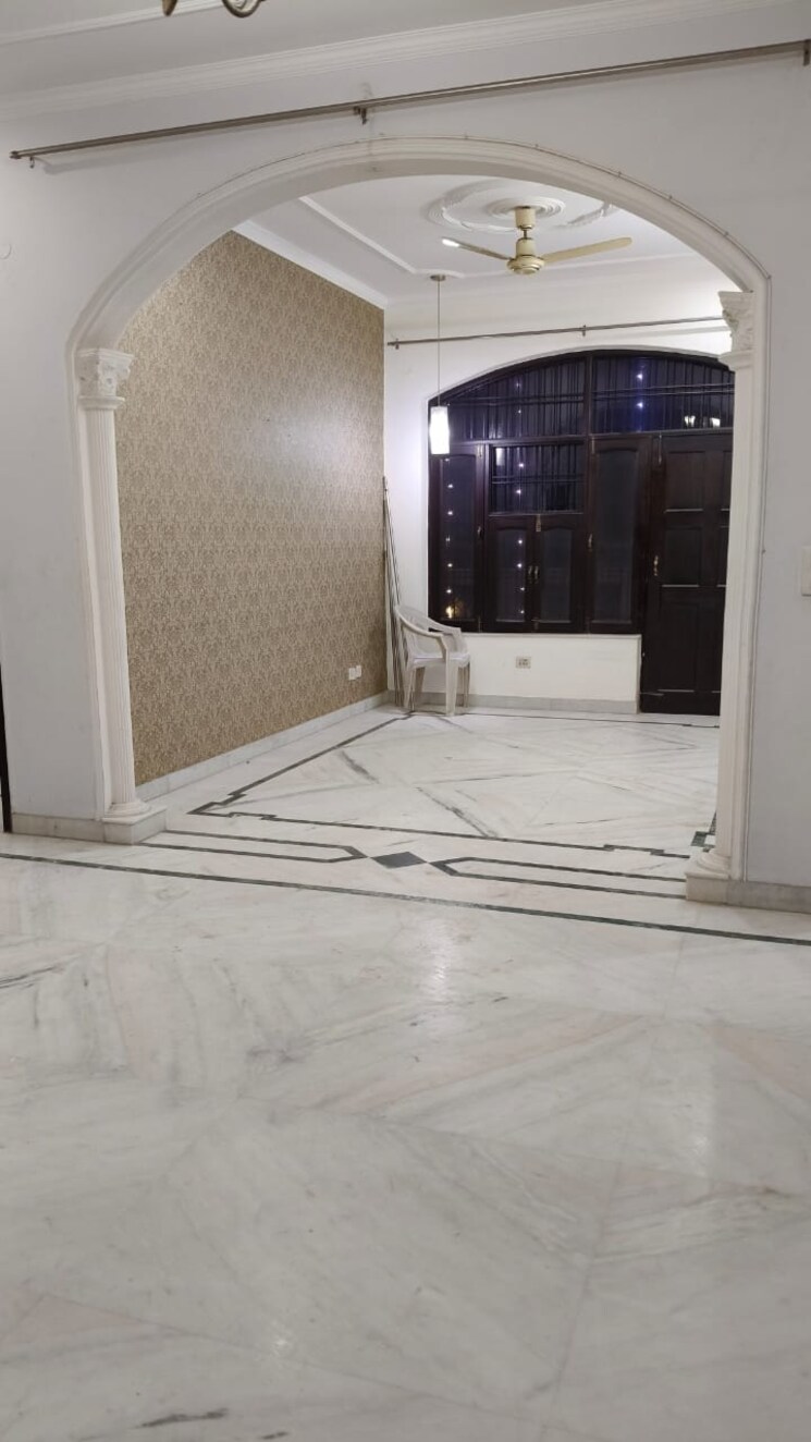 Room, sector 16 3 Bedroom 3150 Sq.Ft. Independent House In Sector 16 Faridabad 8702557