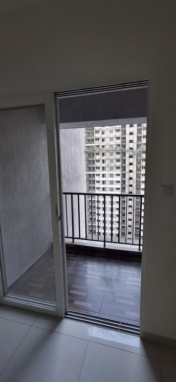 Room in 1 BHK Apartment at Kolte Patil R10, Hinjewadi – for Rent