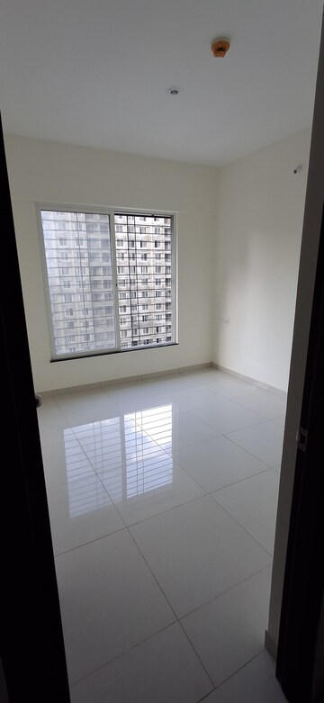 Room in 1 BHK Apartment at Kolte Patil R10, Hinjewadi – for Rent