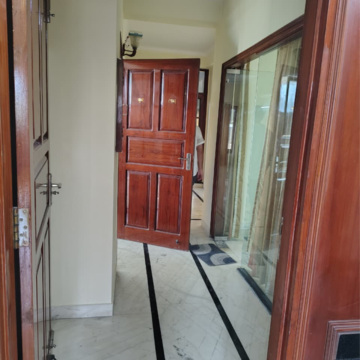 2.5 BHK Builder Floor For Rent in Sector 105