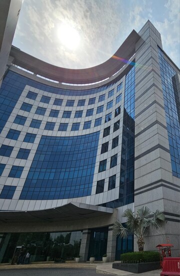  Office Space For Rent in Bestech Business Tower, Sector 48
