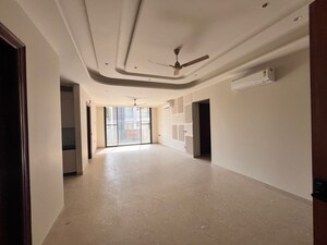Building Lobby in 3 BHK Builder Floor at BPTP Amstoria Country Floor, Sector 102 – for Sale