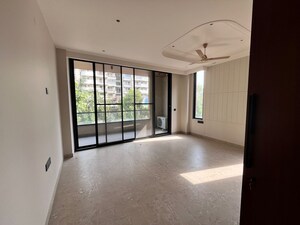 Room in 3 BHK Builder Floor at BPTP Amstoria Country Floor, Sector 102 – for Sale