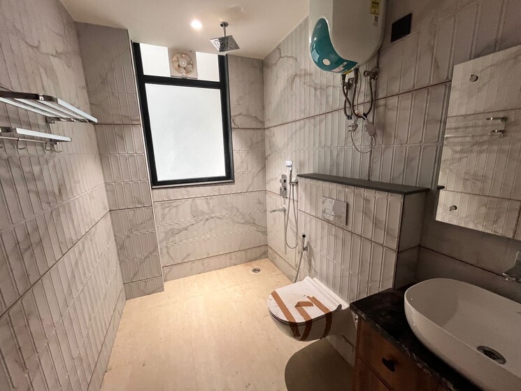Bathroom, bptp-amstoria-country-floor 3 Bedroom 2700 Sq.Ft. Builder Floor In Sector 102 Gurgaon 8702611