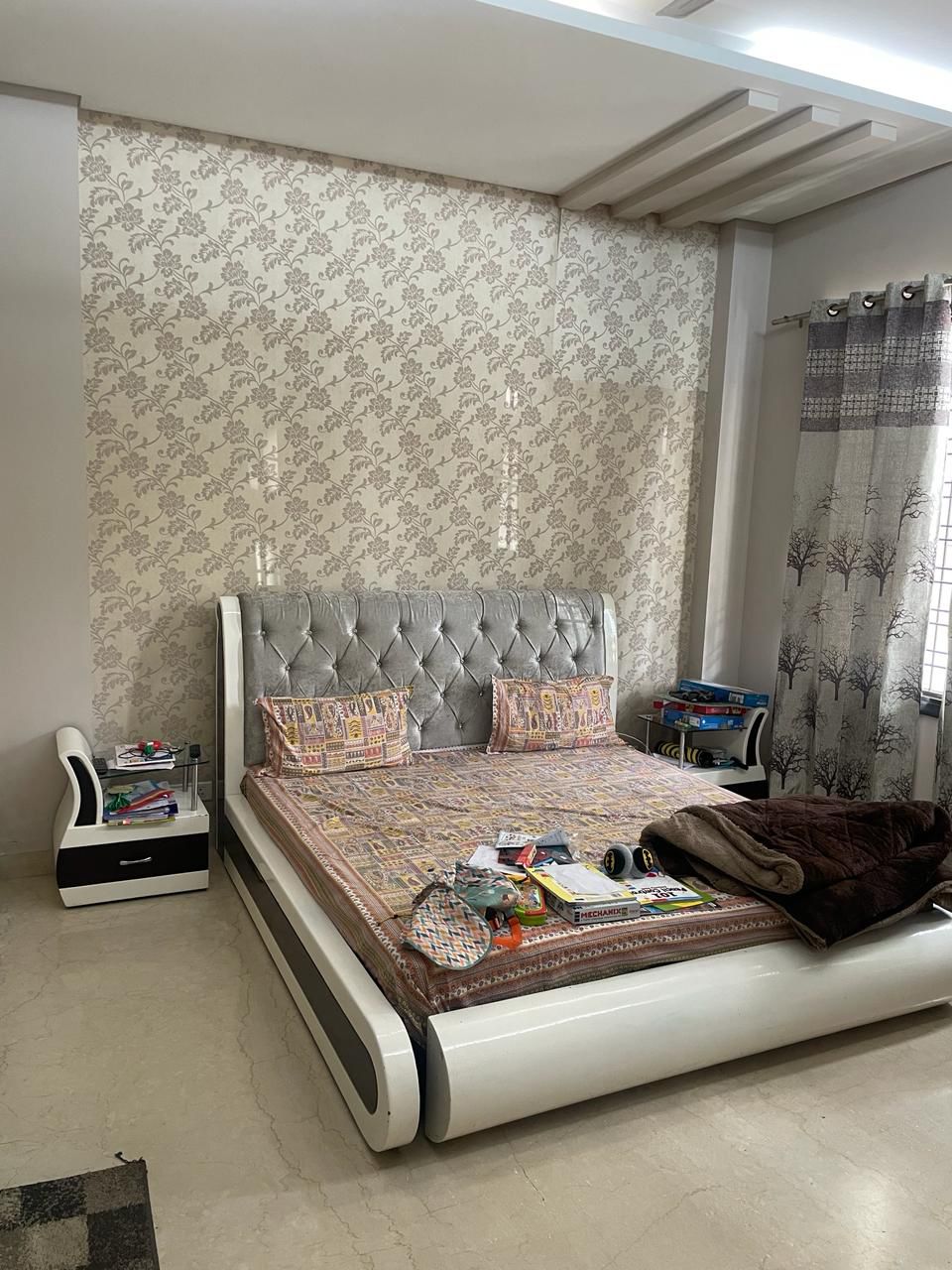 3.5 BHK + Servant Room Builder Floor For Rent in Unitech South City II