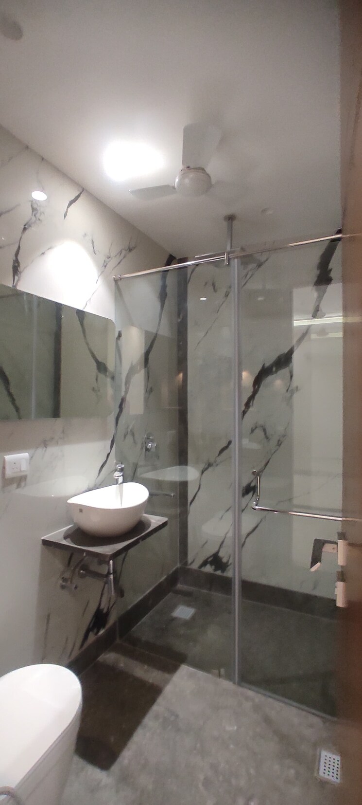 Bathroom, veera-safdarjung-enclave 3 Bedroom 1600 Sq.Ft. Apartment In Safdarjung Enclave Delhi 8702654