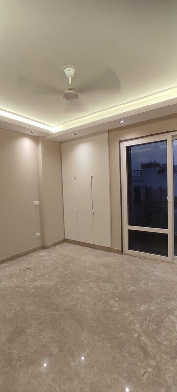 Building Lobby in 3 BHK Apartment at Veera Safdarjung Enclave, Safdarjung Enclave – for Sale