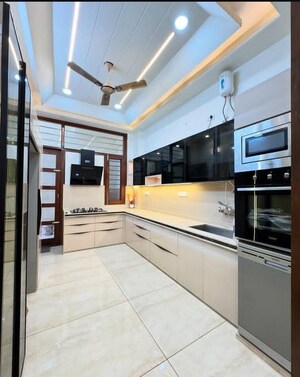 Kitchen in 3.5 BHK Builder Floor at Sector 35 – for Sale