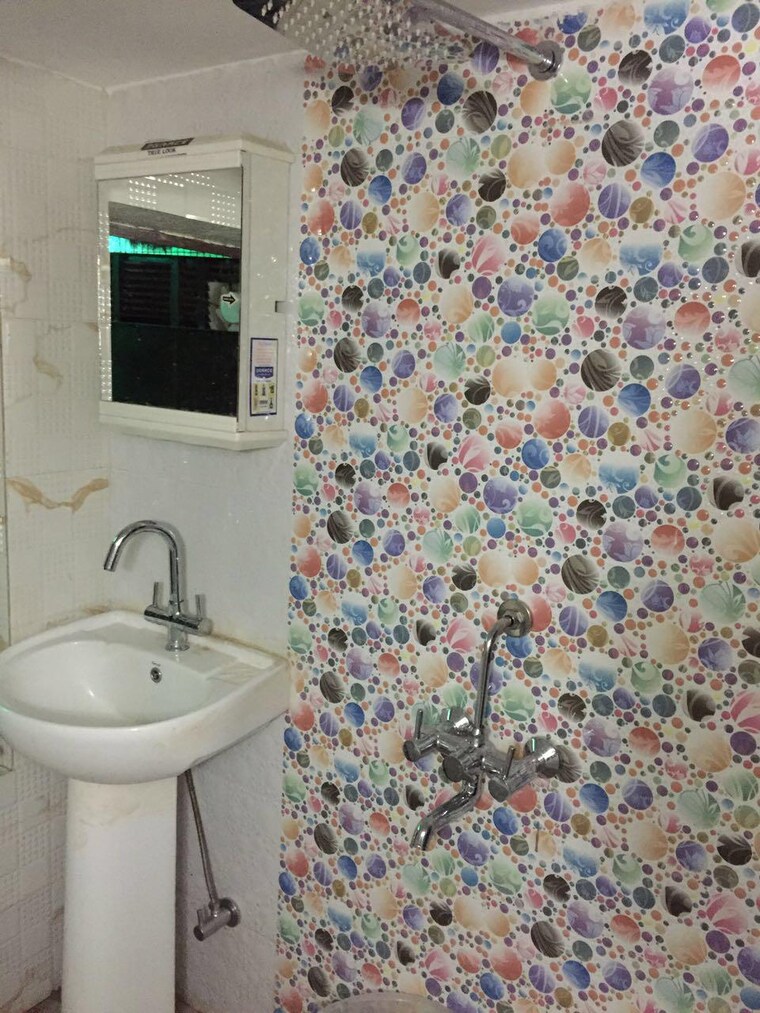 Bathroom, malviya nagar 2 Bedroom 100 Sq.Yd. Builder Floor In Malviya Nagar Delhi 8702704