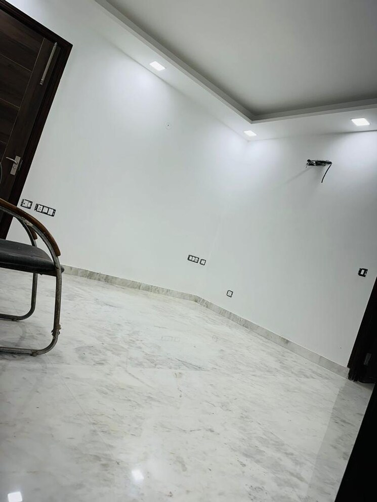 Room, burari 3 Bedroom 150 Sq.Yd. Builder Floor In Burari Delhi 8702690