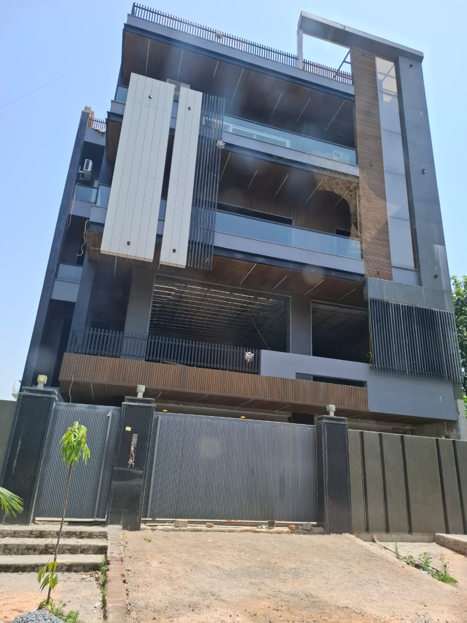 6+ BHK + Extra Room Independent House For Sale in Sector OmicroN-3 