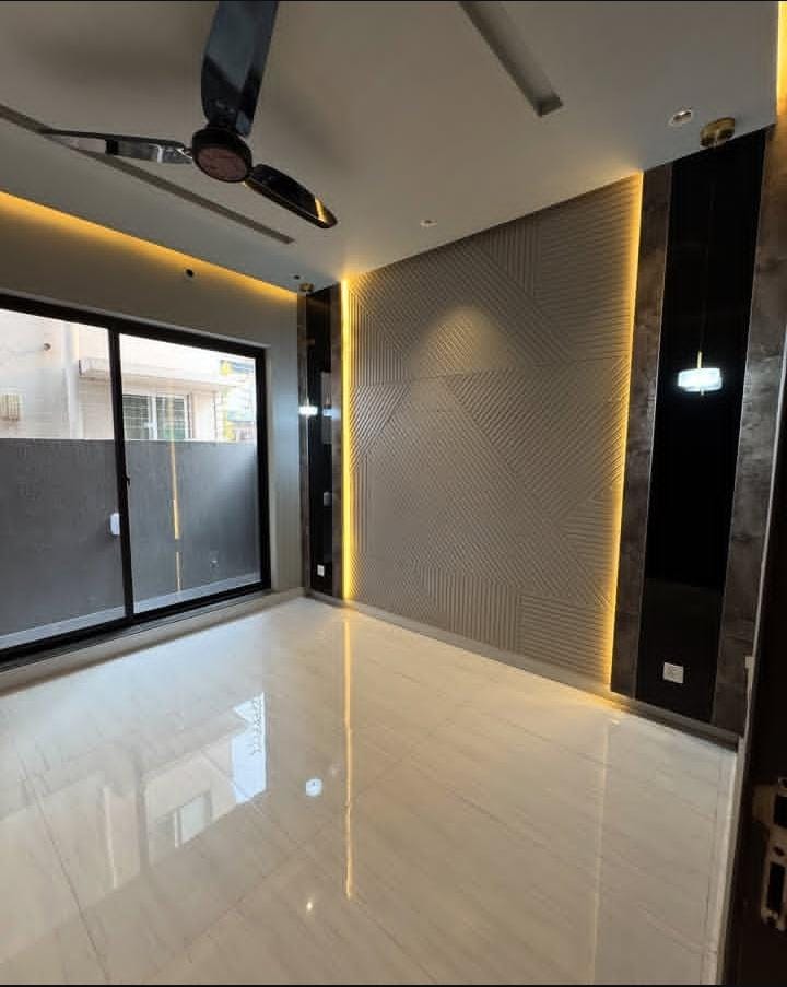 3 BHK + Pooja Room,Servant Room Builder Floor For Sale in Building Floor 