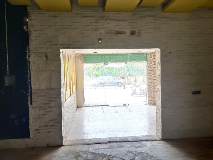 Room, indira nagar Commercial Shop 800 Sq.Ft. In Indira Nagar Lucknow 8702729