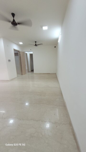 Room in 3 BHK Apartment at Rajesh Raj Infinia, Malad West – for Rent