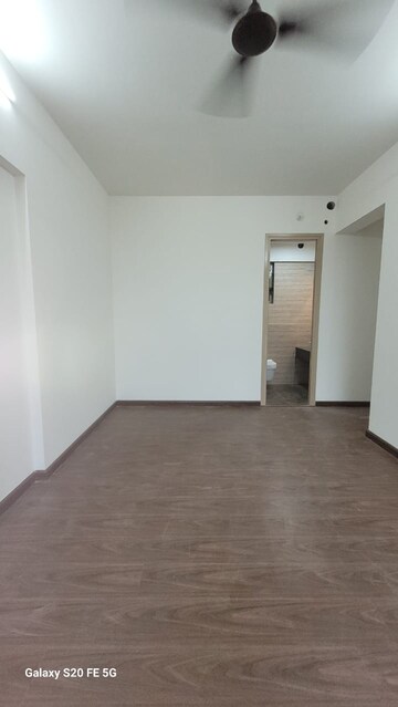 Room in 3 BHK Apartment at Rajesh Raj Infinia, Malad West – for Rent