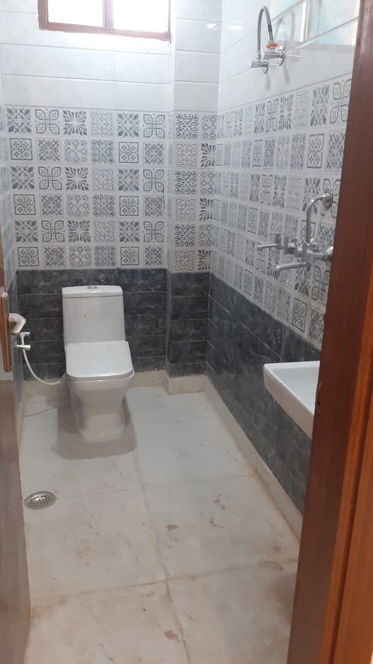 Bathroom, sa-homes-i 1.5 Bedroom 365 Sq.Ft. Builder Floor In Uttam Nagar Delhi 8702869