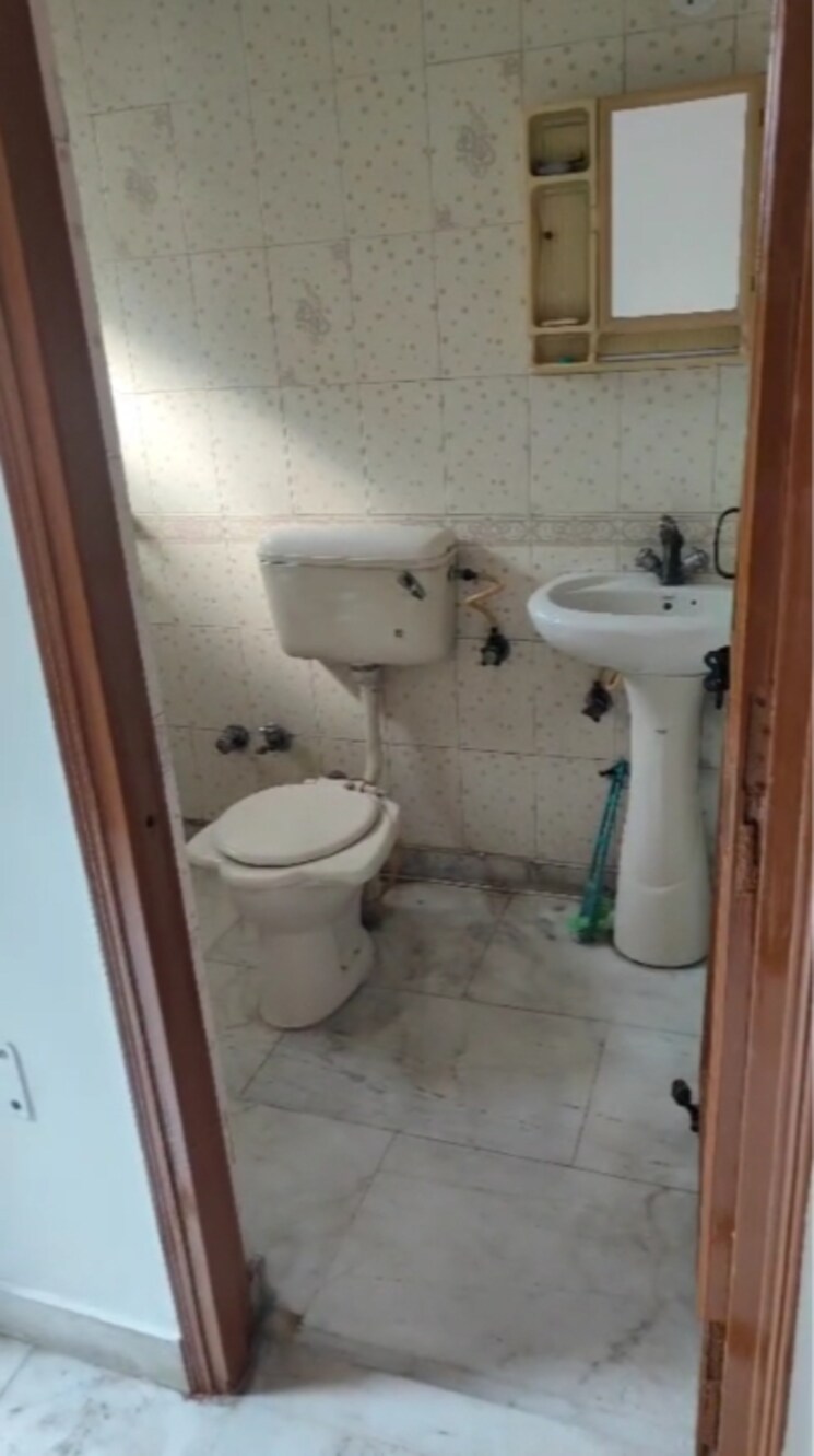 Bathroom, vaishali sector 4 3 Bedroom 1470 Sq.Ft. Builder Floor In Vaishali Sector 4 Ghaziabad 8702902