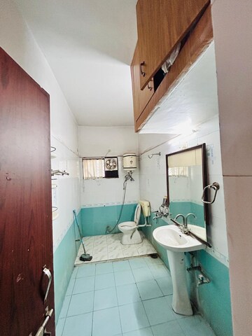 Bathroom in 3 BHK Apartment at Gomti Nagar – for Rent
