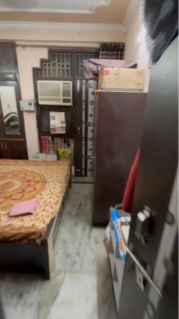 Room in 1 BHK Builder Floor at Vaishali Sector 4 – for Rent