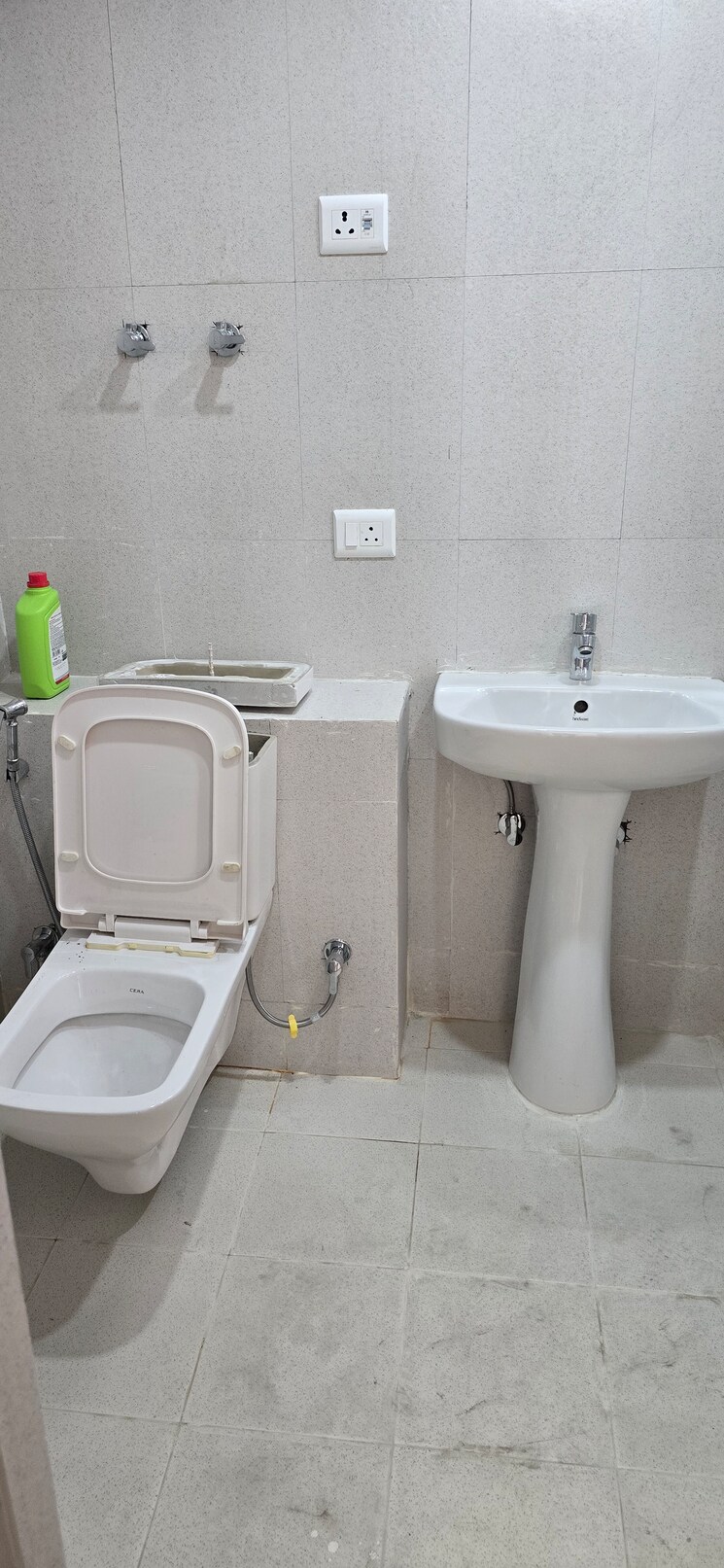 Bathroom, sector 19b dwarka 3 Bedroom 2100 Sq.Ft. Apartment In Sector 19b Dwarka Delhi 8702975