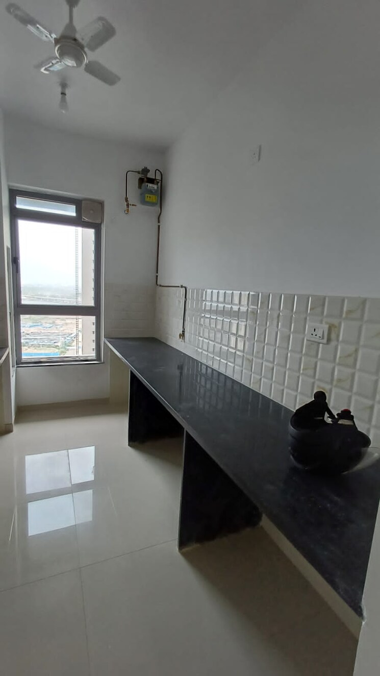 Kitchen, kalpataru-immensa 2 Bedroom 729 Sq.Ft. Apartment In Kolshet Road Thane 8702981