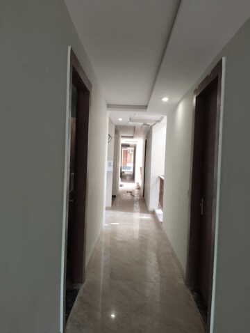 Building Lobby in  Pg at Sector 67 – for Rent