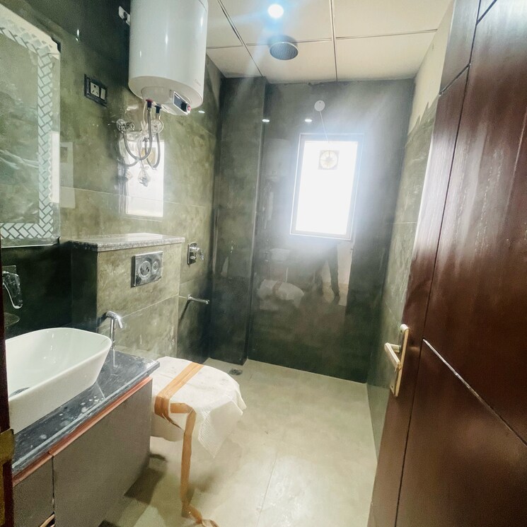 Bathroom, m3m-paragon-57 4 Bedroom 263 Sq.Yd. Builder Floor In Sushant Lok Iii Gurgaon 8702989