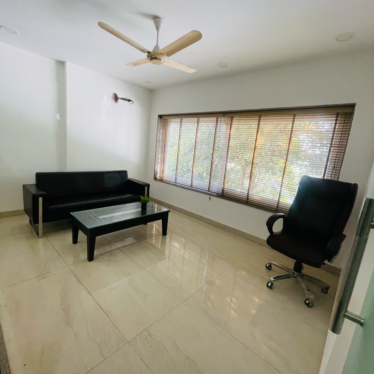 2 BHK + Pooja Room,Servant Room 100 Sq.Yd. Builder Floor in M3M Atrium