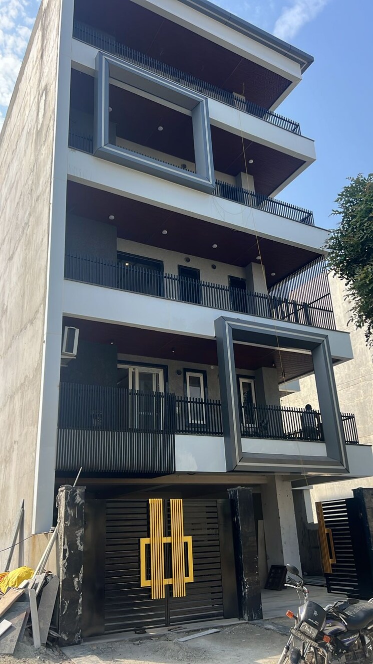 Exterior View, sushant lok i 3 Bedroom 215 Sq.Yd. Builder Floor In Sushant Lok I Gurgaon 8703073