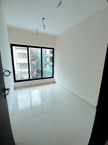 Room in 2.5 BHK Apartment at Ram Laxmi Niwas, Khar West – for Rent