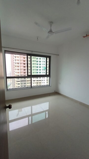 2 BHK Apartment For Rent in Kalpataru Immensa, Kolshet Road
