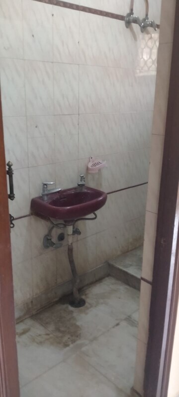 Bathroom in 2 BHK Builder Floor at South City 1 – for Rent