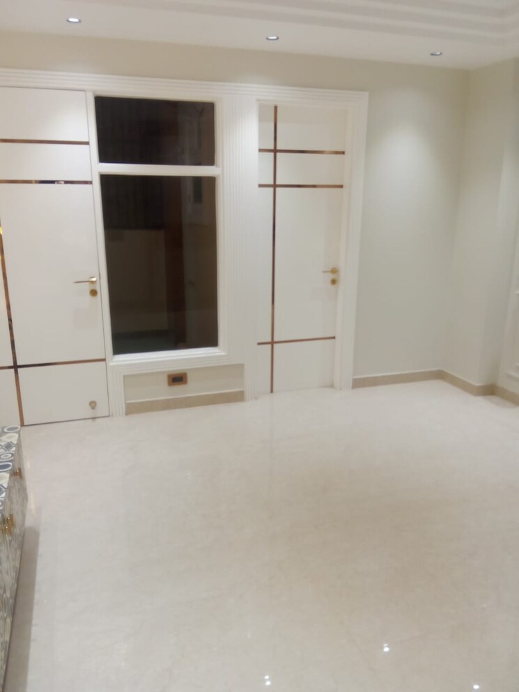 Room, aman-plaza 3 Bedroom 112 Sq.Mt. Builder Floor In Shakti Khand iv Ghaziabad 8703204