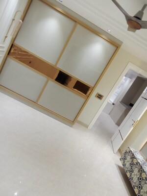 Furnished Amenities in 3 BHK Builder Floor at Aman Plaza, Shakti Khand iv – for Sale