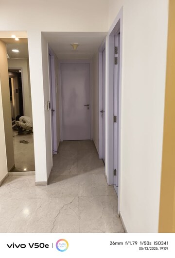 Room in 2 BHK Apartment at Lodha Fiorenza, Goregaon East – for Rent