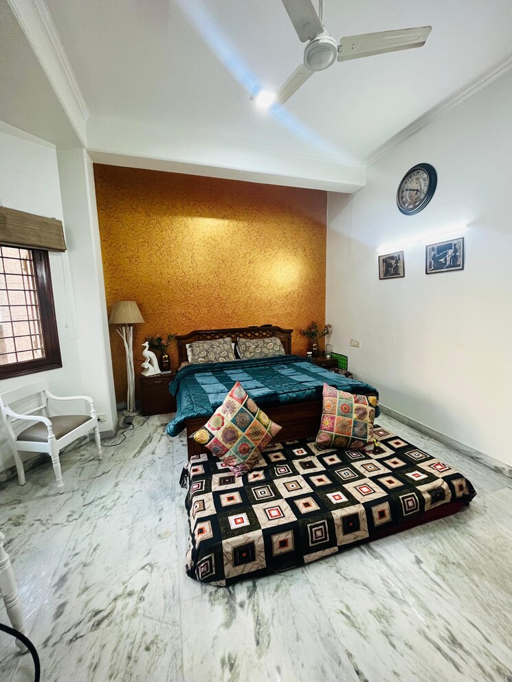 Bedroom, hauz khas 3 Bedroom 250 Sq.Yd. Builder Floor In Hauz Khas Delhi 8703262