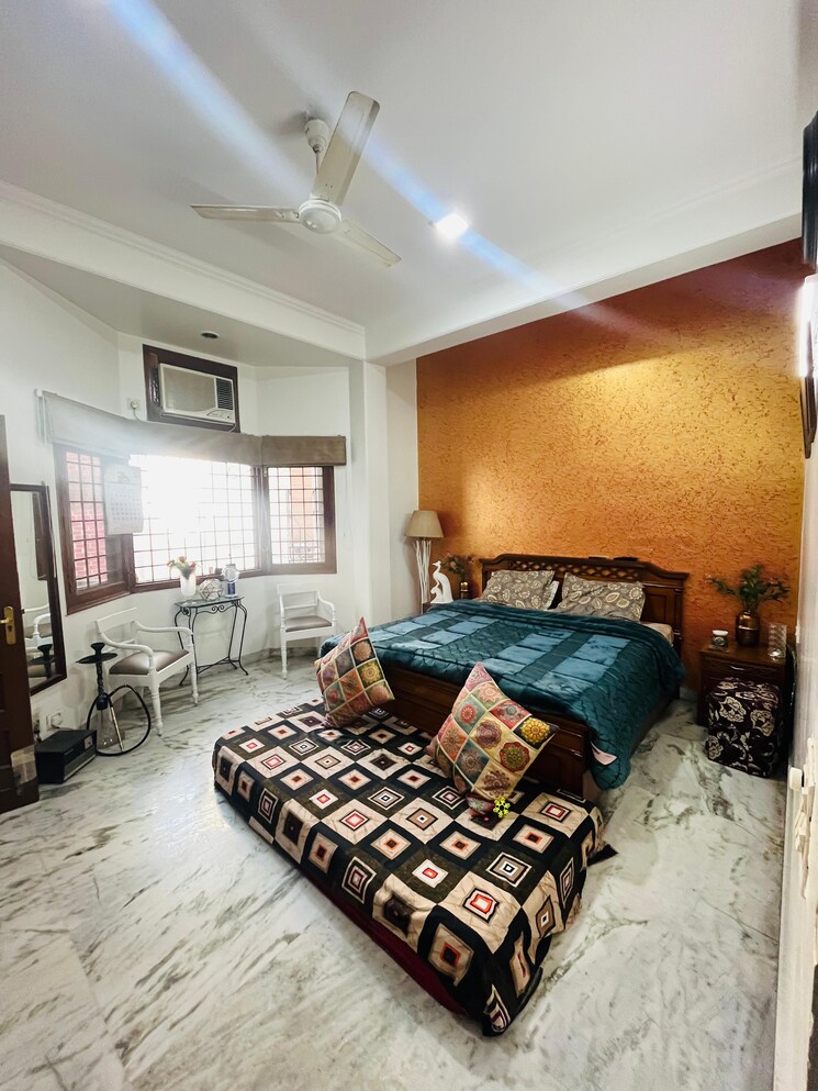 Bedroom, hauz khas 3 Bedroom 250 Sq.Yd. Builder Floor In Hauz Khas Delhi 8703262