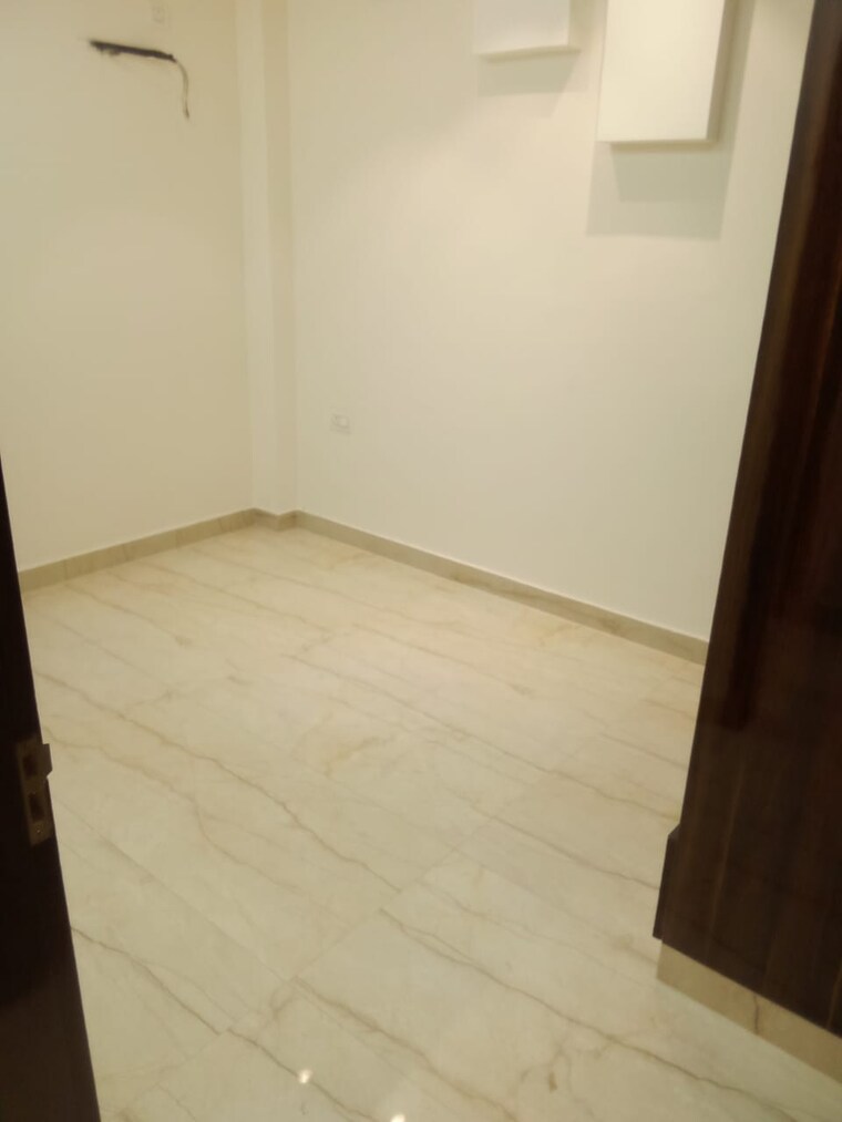 Room, aman-plaza 3 Bedroom 90 Sq.Mt. Builder Floor In Shakti Khand iv Ghaziabad 8703269