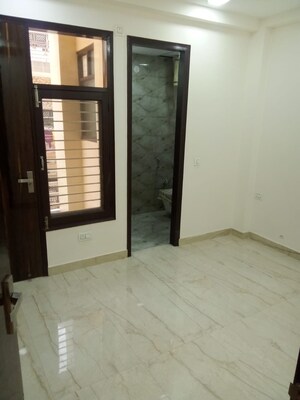 Room in 3 BHK Builder Floor at Aman Plaza, Shakti Khand iv – for Sale