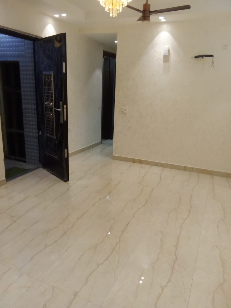 Room, aman-plaza 3 Bedroom 90 Sq.Mt. Builder Floor In Shakti Khand iv Ghaziabad 8703269