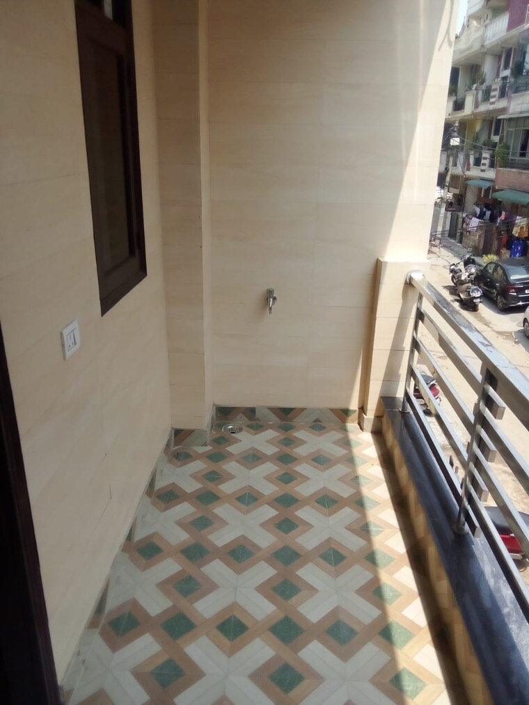 Balcony, aman-plaza 3 Bedroom 90 Sq.Mt. Builder Floor In Shakti Khand iv Ghaziabad 8703269